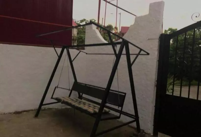 پانسیون Lela's Guest House