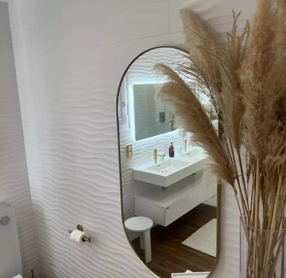 Aamiaismajoitus (B&B) Chambres D Hôtes Villa La Louisiane