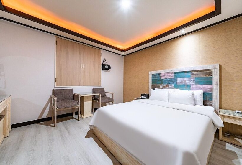 هتل Gongju White Castle