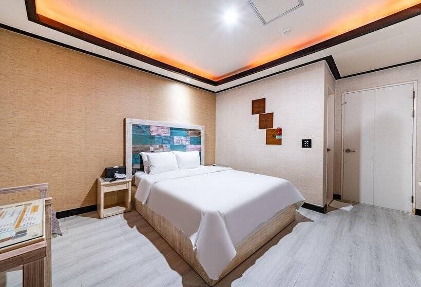 هتل Gongju White Castle