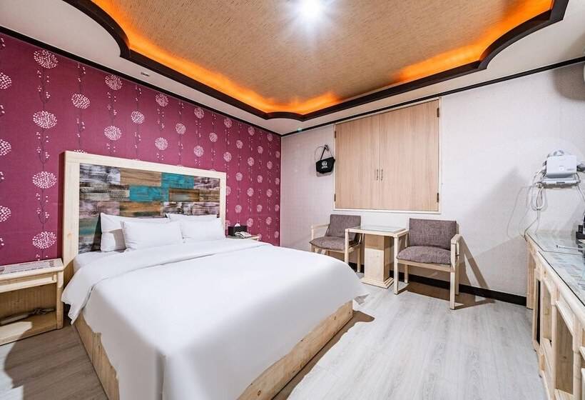 هتل Gongju White Castle