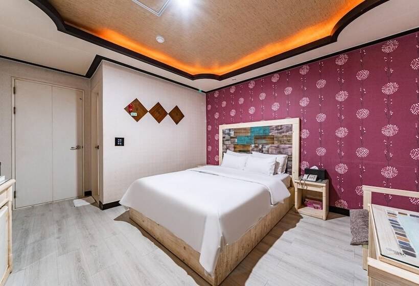 هتل Gongju White Castle