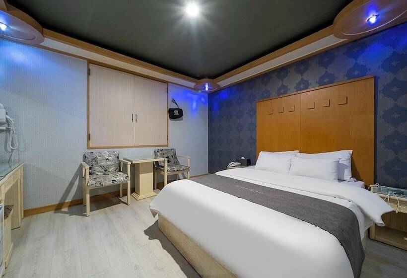 هتل Gongju White Castle