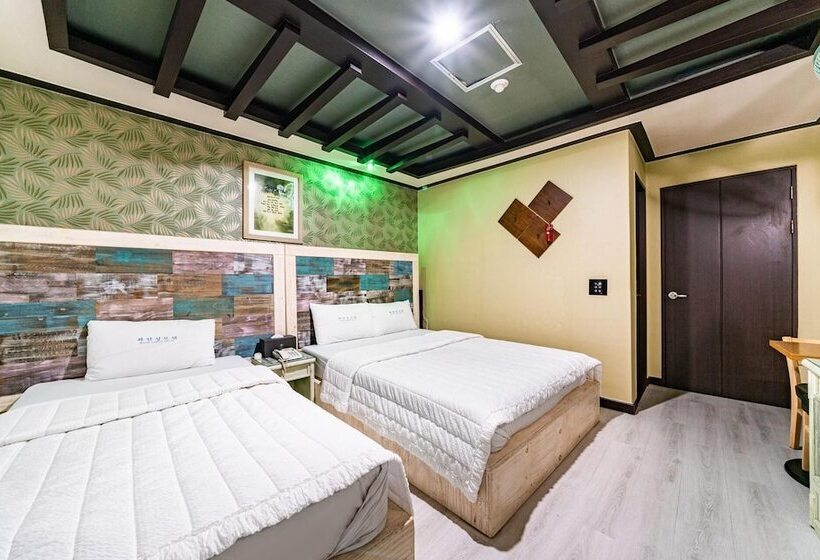 هتل Gongju White Castle