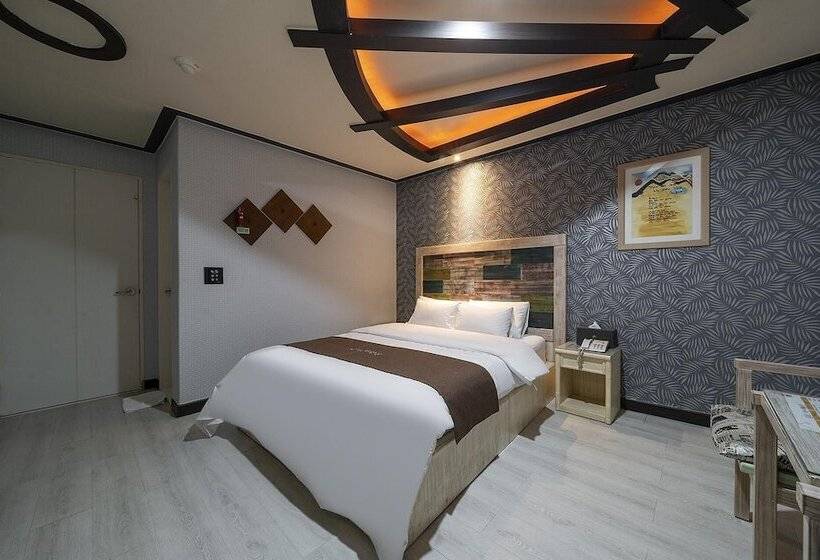 هتل Gongju White Castle