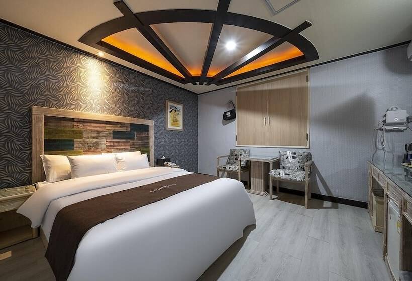 هتل Gongju White Castle