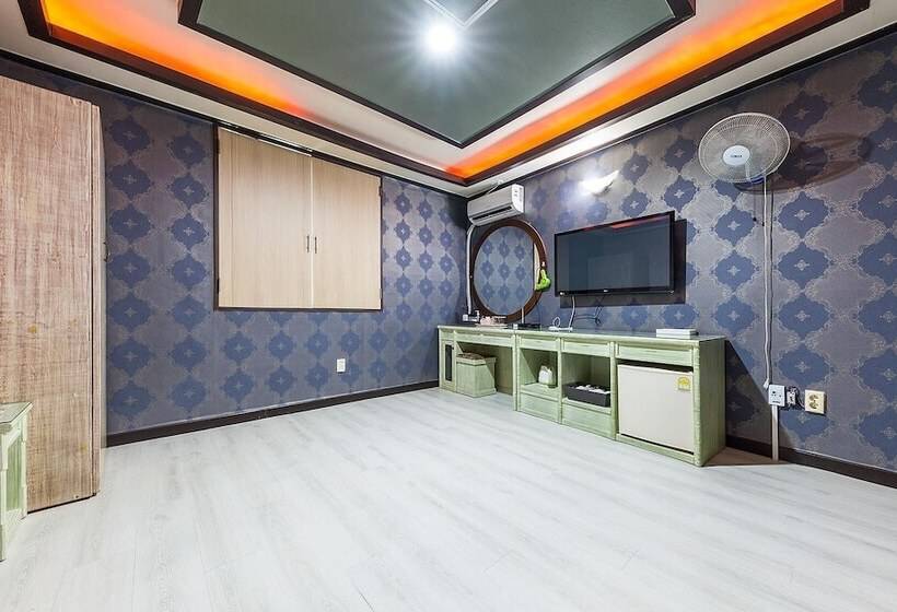 هتل Gongju White Castle