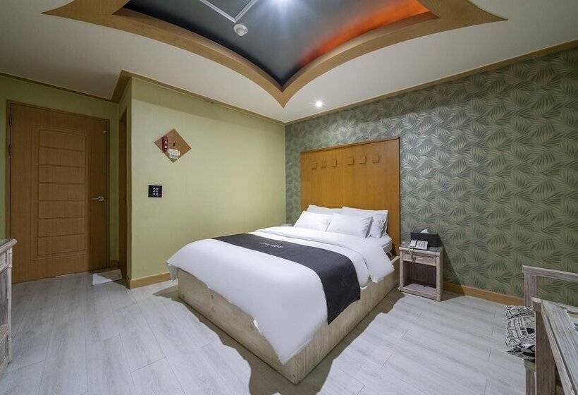 هتل Gongju White Castle