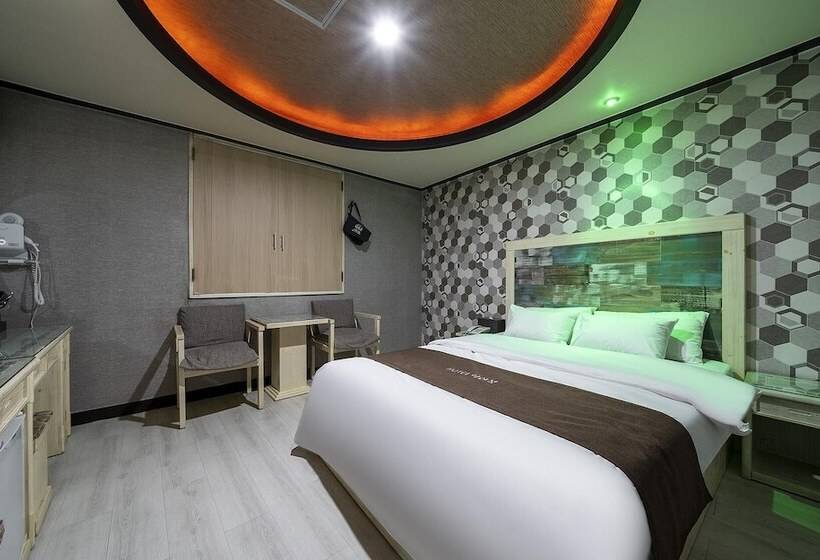 هتل Gongju White Castle