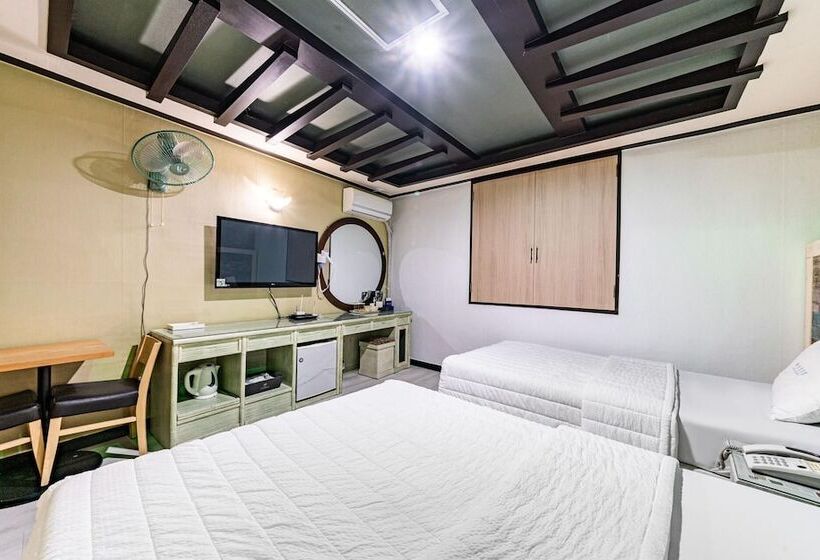 هتل Gongju White Castle