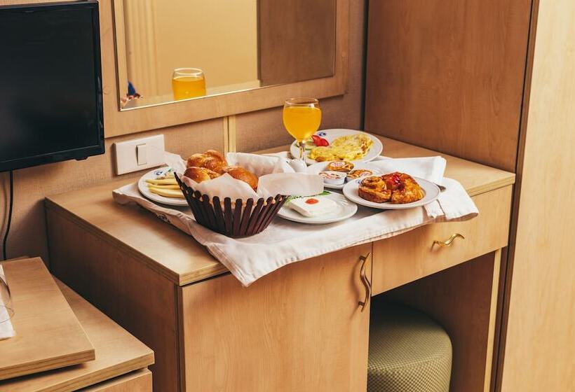 Queen Isis Floating Hotel In Minya