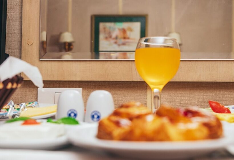 Queen Isis Floating Hotel In Minya