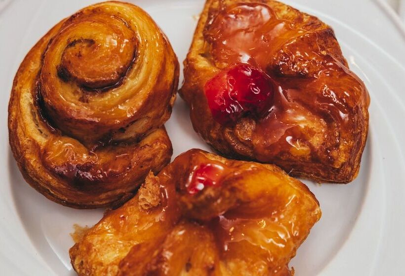 Queen Isis Floating Hotel In Minya