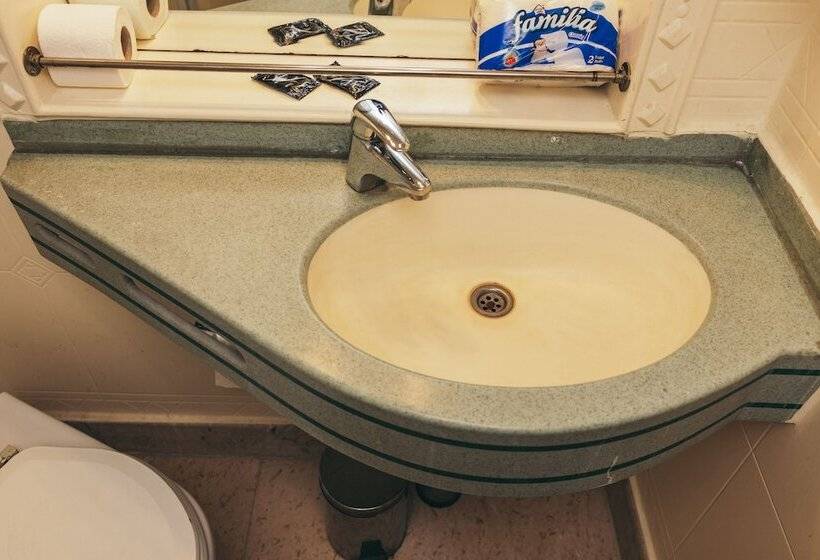 Queen Isis Floating Hotel In Minya