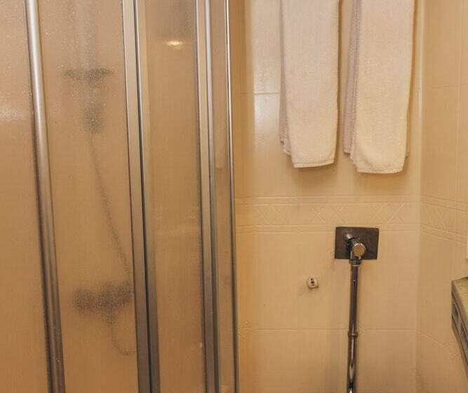 Queen Isis Floating Hotel In Minya