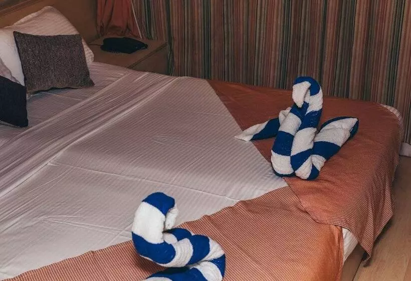 Queen Isis Floating Hotel In Minya