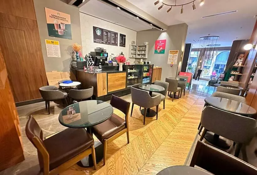 Edition Old City Hotel