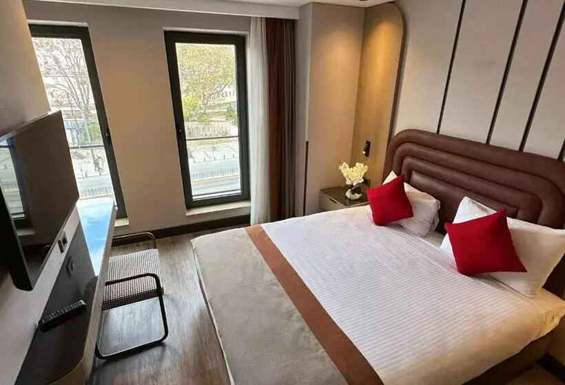 Edition Old City Hotel