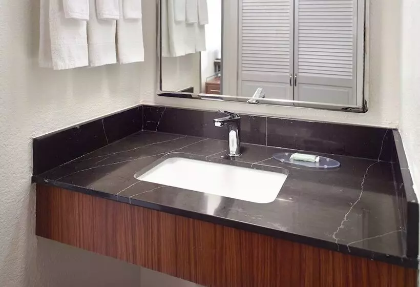 هتل Courtyard By Marriott Myrtle Beach Broadway