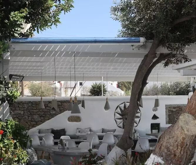 فندق Flaskos Suites And More