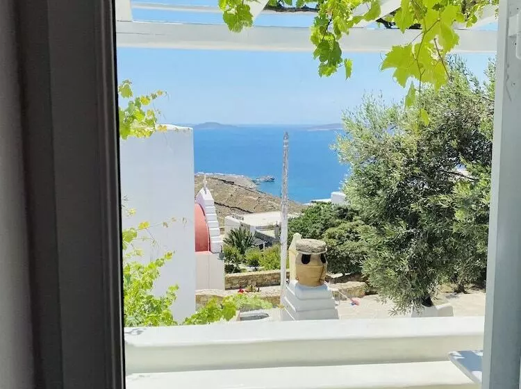 فندق Flaskos Suites And More