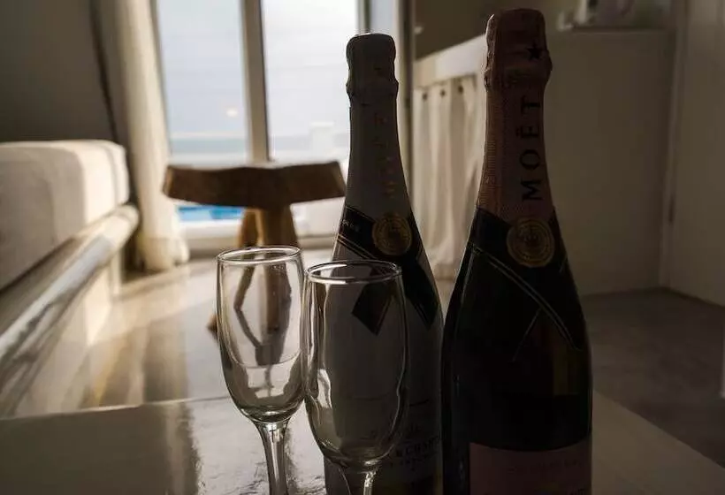 فندق Flaskos Suites And More