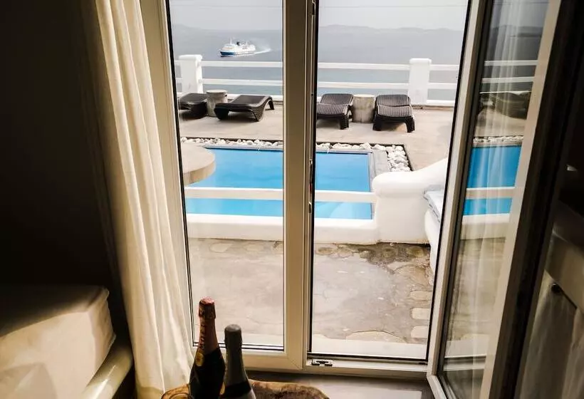 فندق Flaskos Suites And More