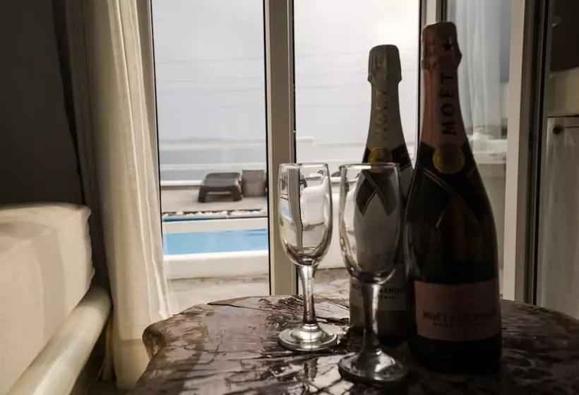 فندق Flaskos Suites And More