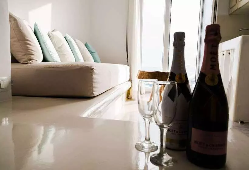 فندق Flaskos Suites And More