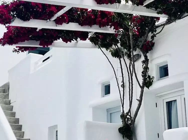 فندق Flaskos Suites And More