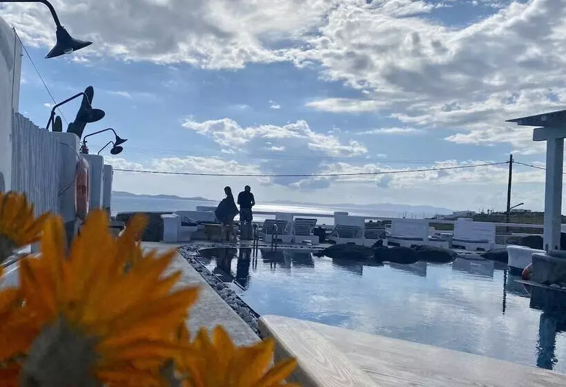 فندق Flaskos Suites And More