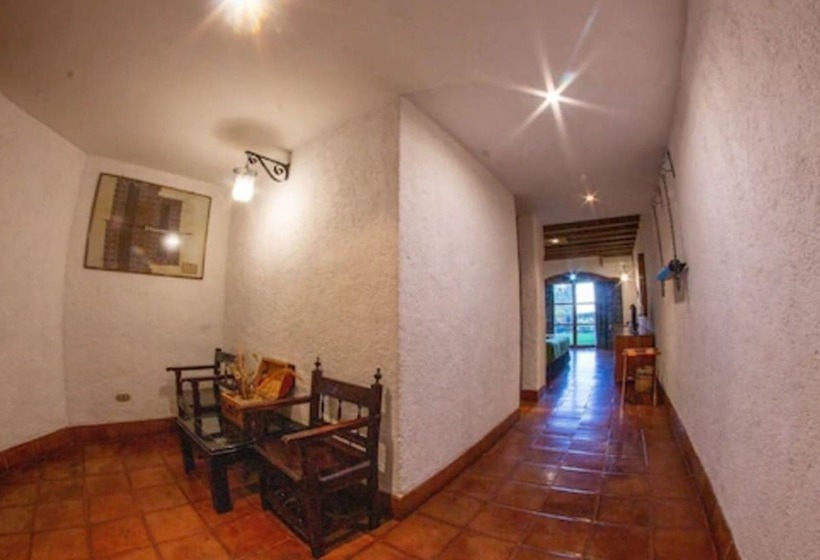 هتل Posada De Don Rodrigo Panajachel