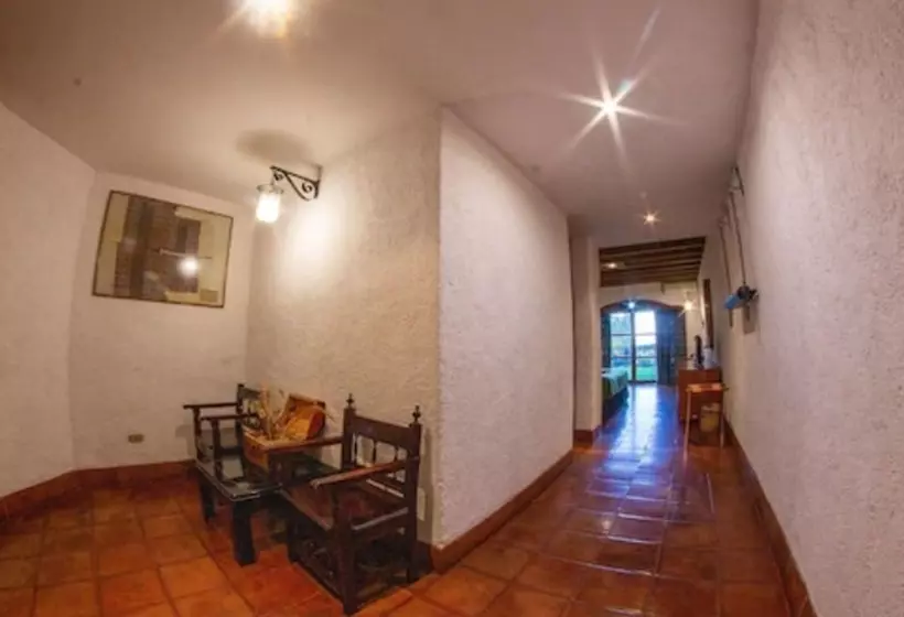 هتل Posada De Don Rodrigo Panajachel