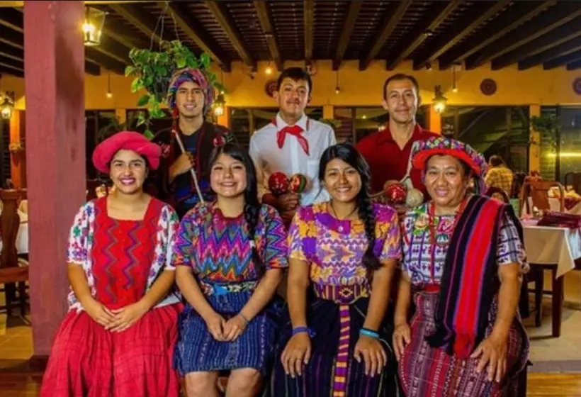 هتل Posada De Don Rodrigo Panajachel