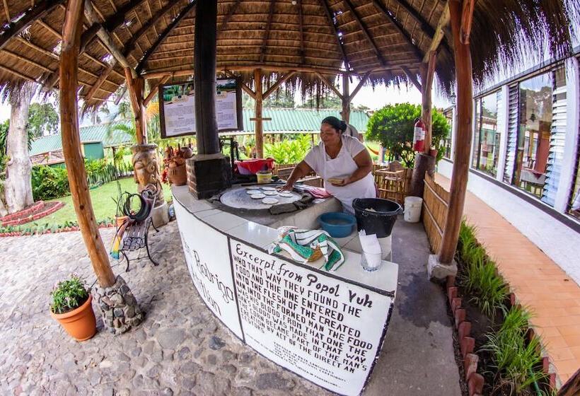 هتل Posada De Don Rodrigo Panajachel