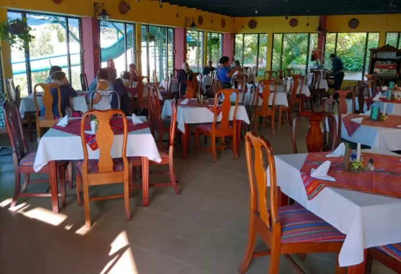 هتل Posada De Don Rodrigo Panajachel