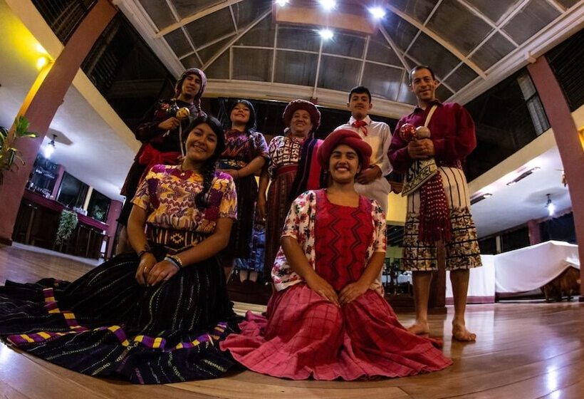 هتل Posada De Don Rodrigo Panajachel