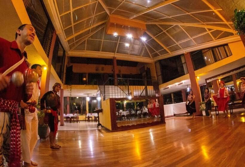 هتل Posada De Don Rodrigo Panajachel