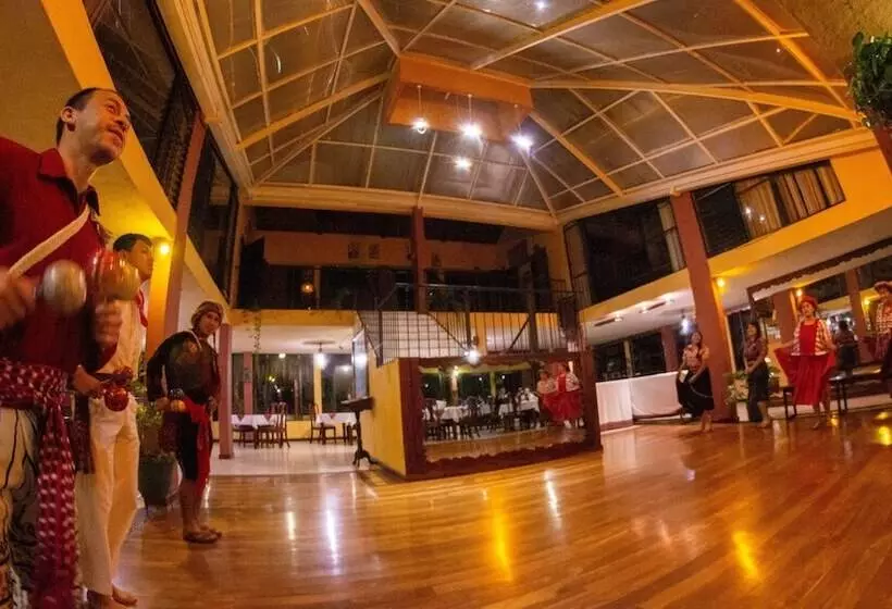 هتل Posada De Don Rodrigo Panajachel