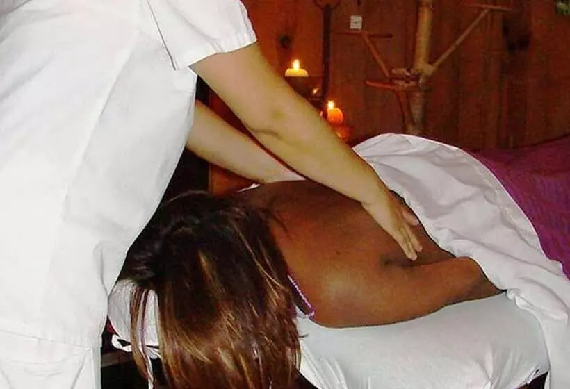 هتل Posada De Don Rodrigo Panajachel