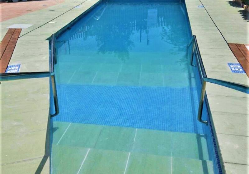 Leticia Del Mar Adults Only