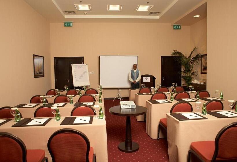 Al Manzel Hotel Apartments