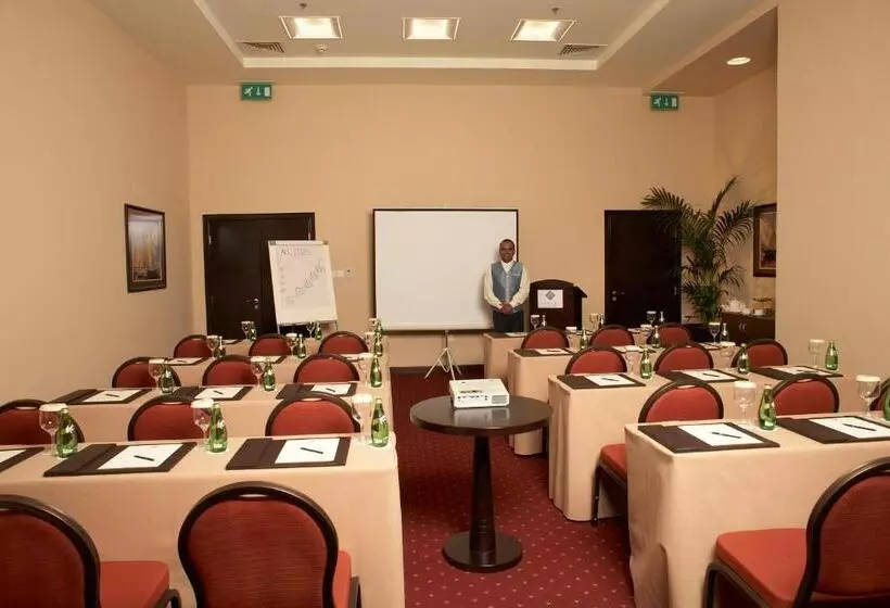 Al Manzel Hotel Apartments