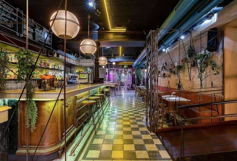 Casa Gracia Barcelona Hostel