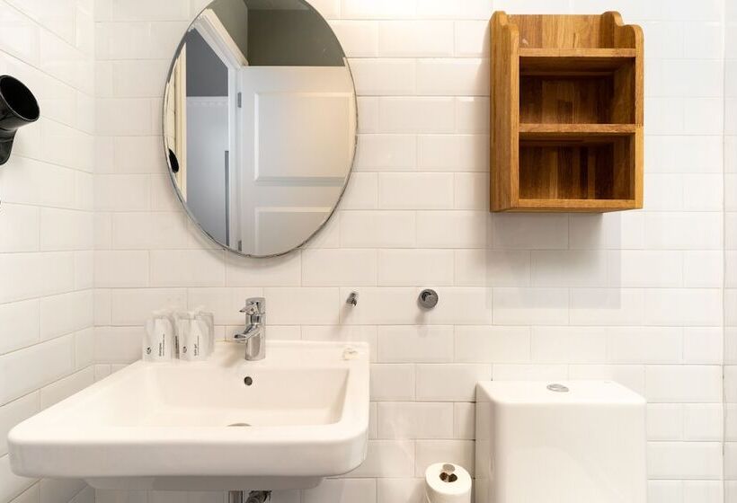 Casa Gracia Barcelona Hostel