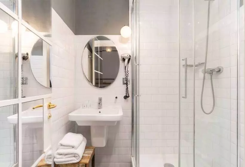 Casa Gracia Barcelona Hostel