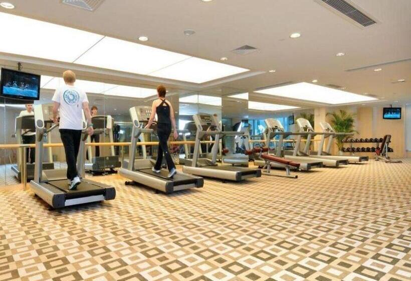 Golden Eagle Summit Hotel Downtown