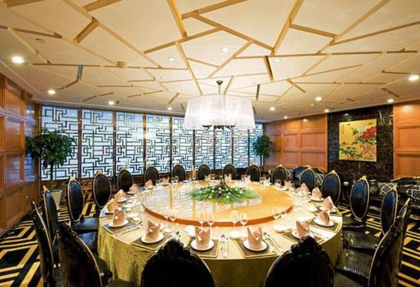 Golden Eagle Summit Hotel Downtown