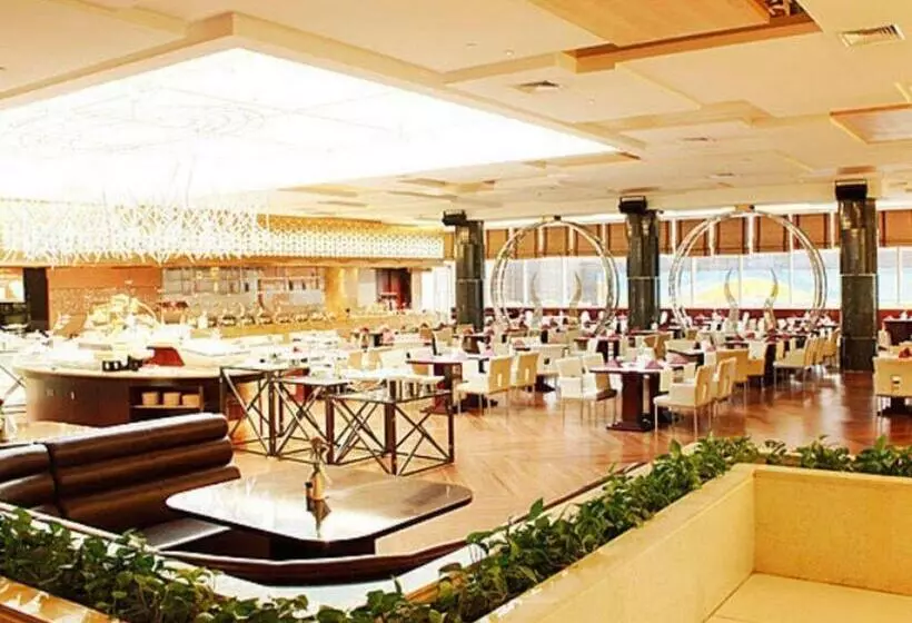 Golden Eagle Summit Hotel Downtown