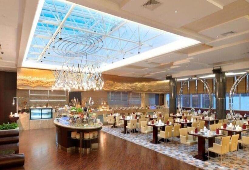 Golden Eagle Summit Hotel Downtown